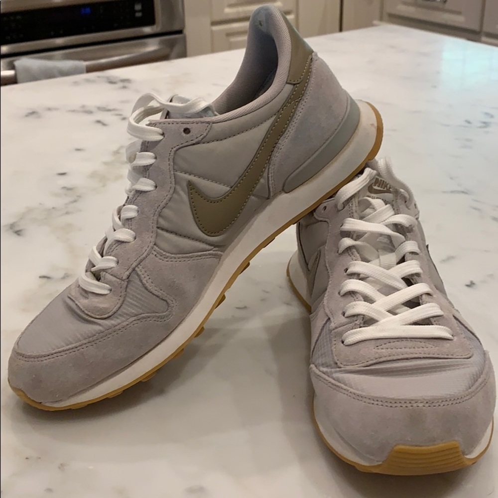 Nike Internationalist